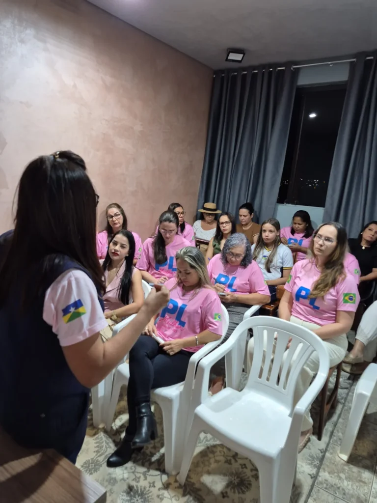 Gil Cardoso conduz encontro de formação do PL Mulher